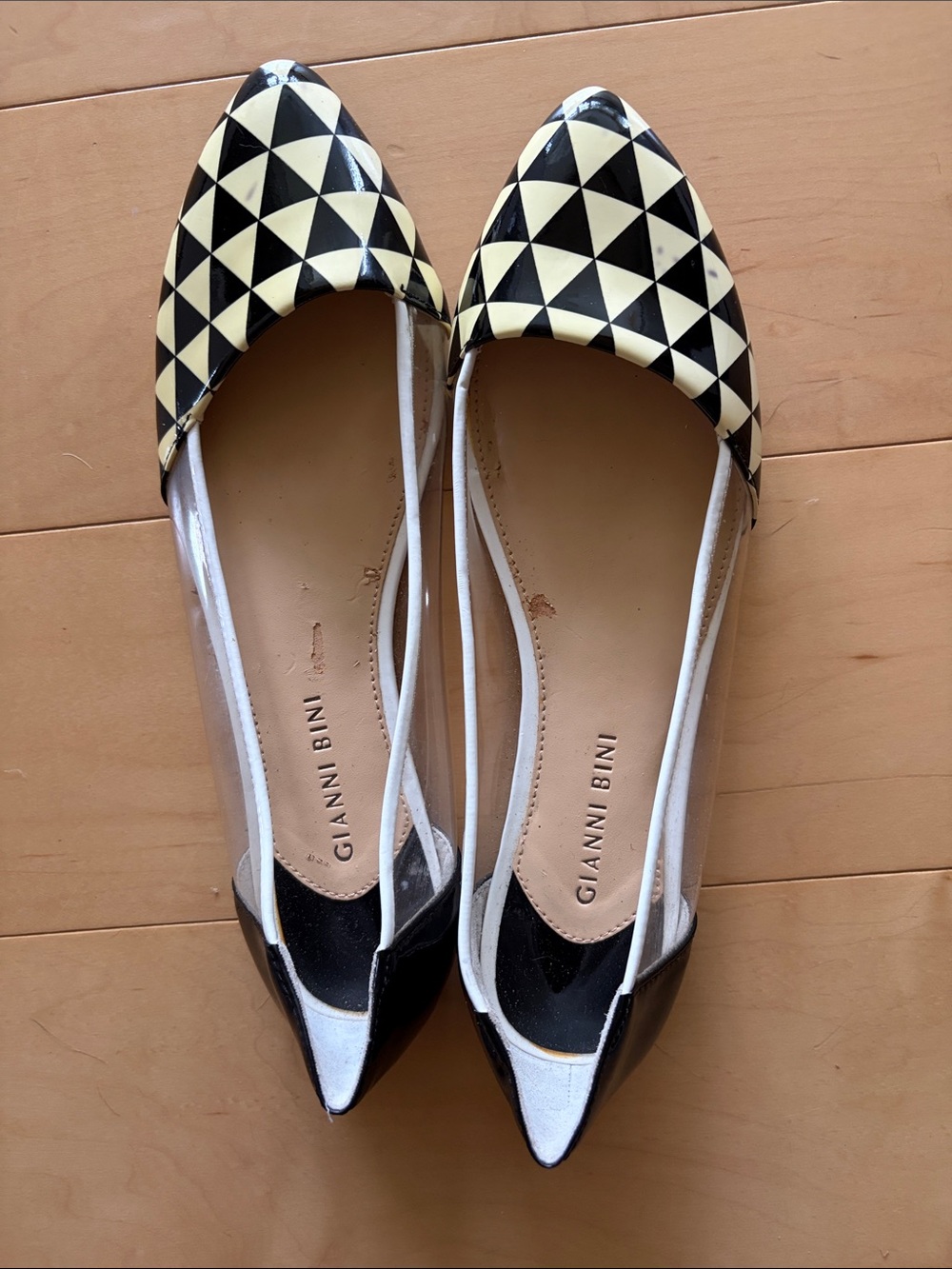 Gianni Bini Black and White Pointed Toe Flats with Contrast Trim
Size 8.5 M